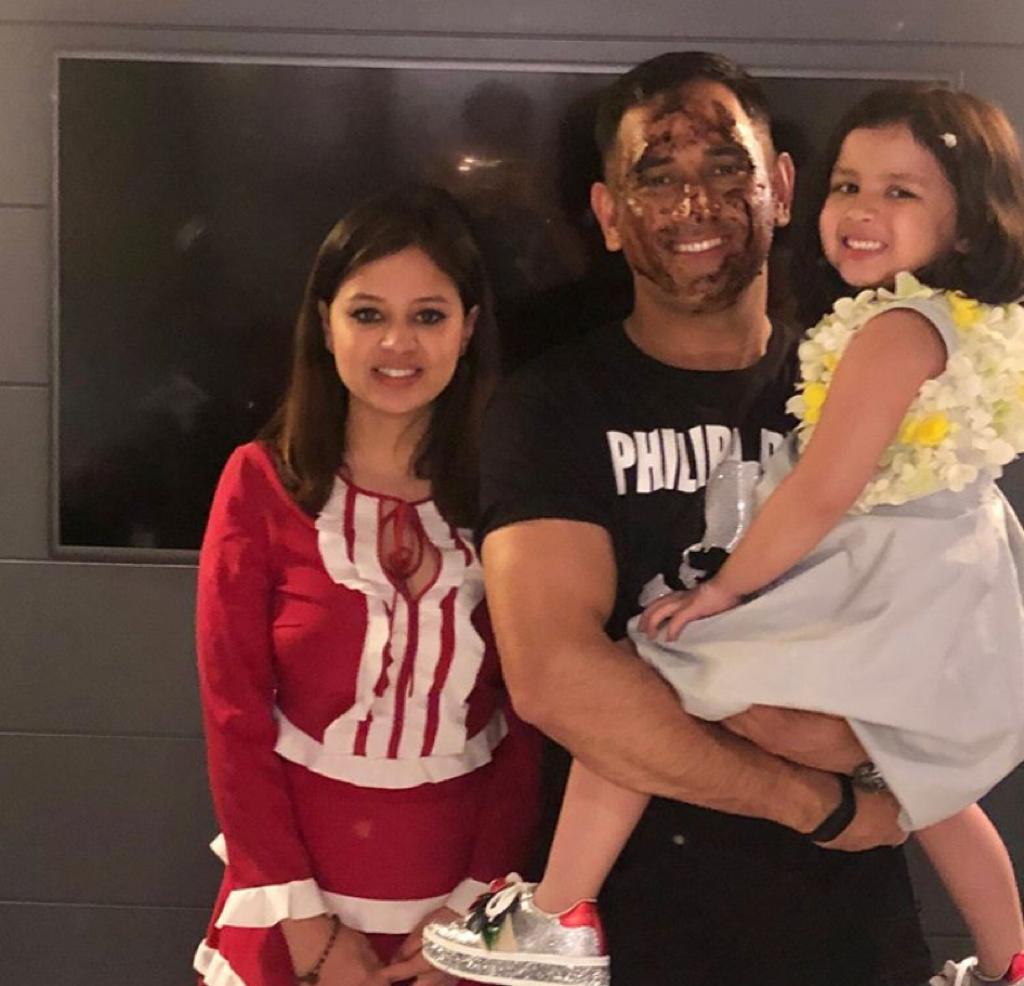 MS Dhoni Family : Parents, Siblings, Wife and Daughter