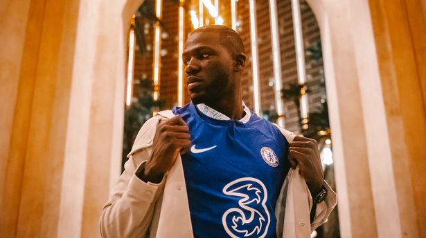 Chelsea signs Kalidou Koulibaly