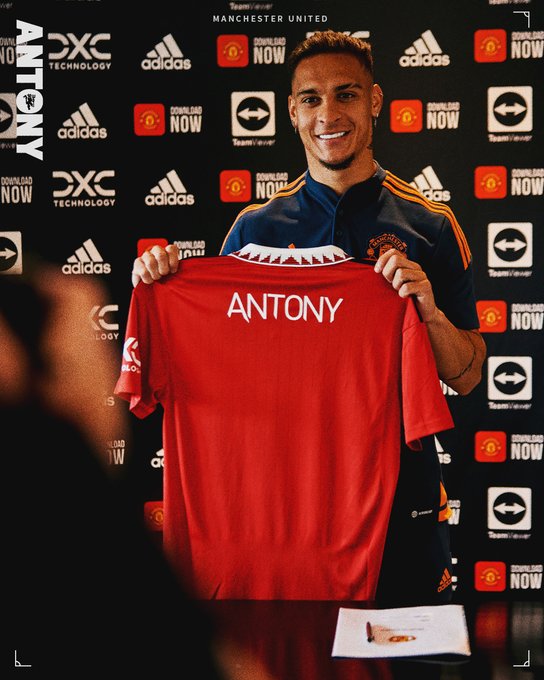 Manchester United signs Antony